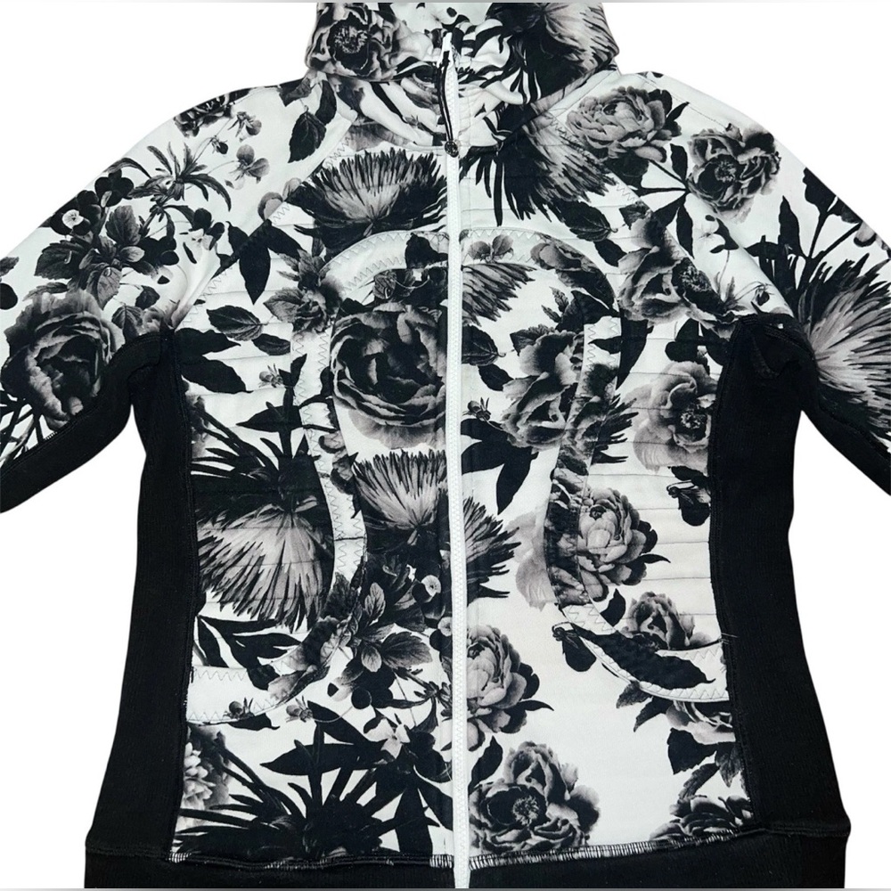 Lululemon “Calm and Cozy” Brisk Bloom Black/White Floral Jacket size 8 in EUC!